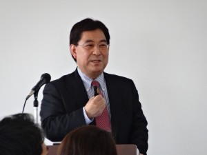 講義をする村田特任教授